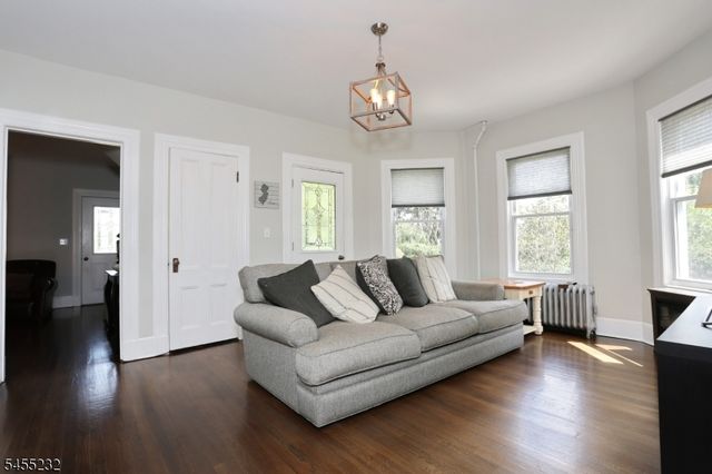 142 Wyckoff, Waldwick Boro, NJ 07463