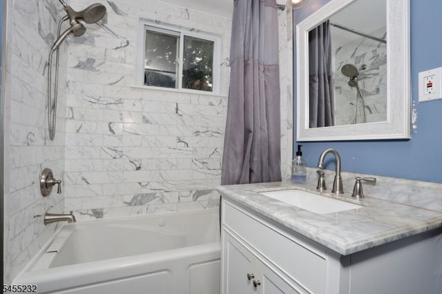 142 Wyckoff, Waldwick Boro, NJ 07463