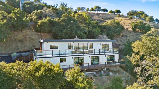 760 Loma Court, Redwood City, CA 94062