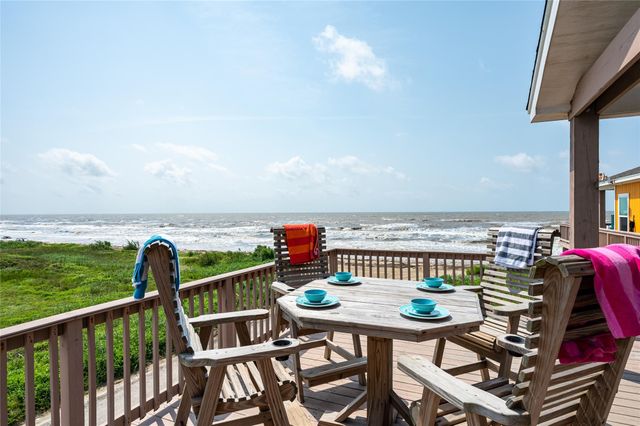 963 James Road, Gilchrist, TX 77617