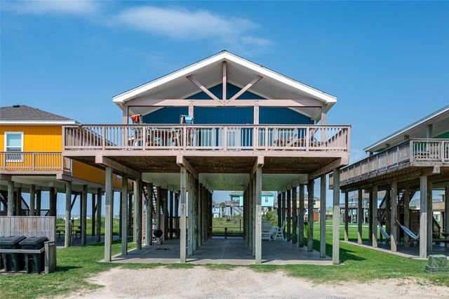 963 James Road, Gilchrist, TX 77617