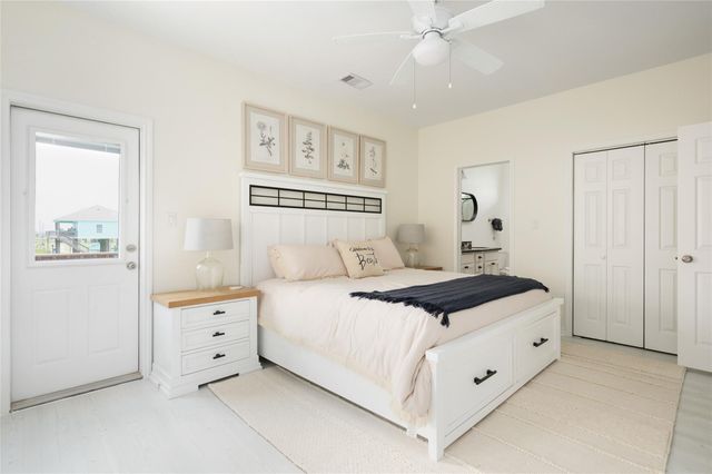 963 James Road, Gilchrist, TX 77617