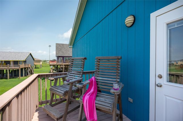 963 James Road, Gilchrist, TX 77617