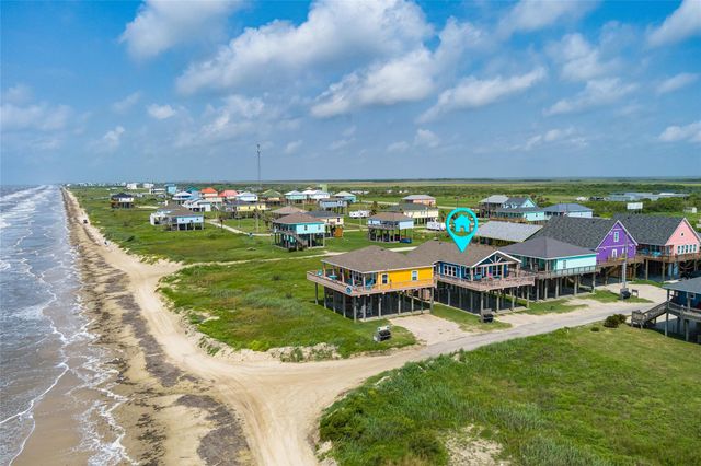 963 James Road, Gilchrist, TX 77617