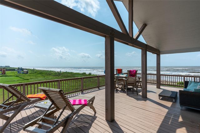 963 James Road, Gilchrist, TX 77617