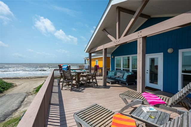 963 James Road, Gilchrist, TX 77617
