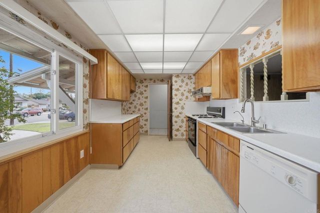 45 El Capitan Drive, Chula Vista, CA 91911