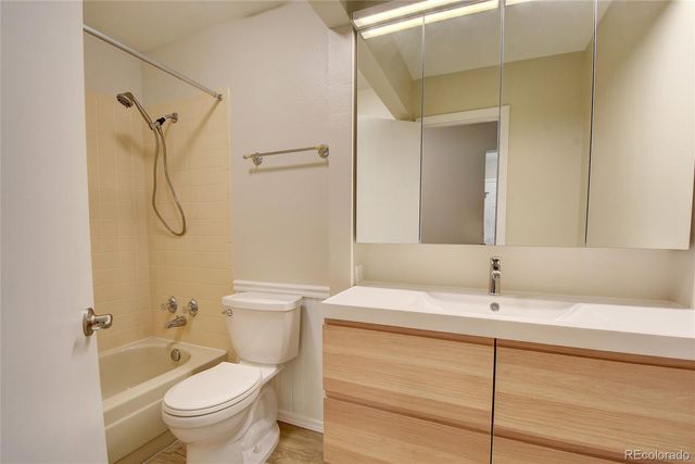 8661 E Amherst Drive F, Denver, CO 80231