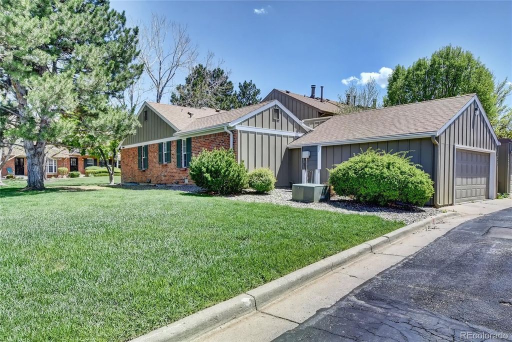 8661 E Amherst Drive F, Denver, CO 80231