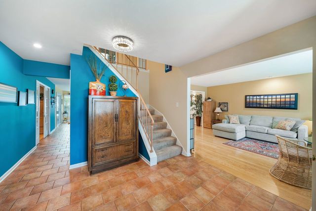 1170 Green Knolls Drive, Buffalo Grove, IL 60089