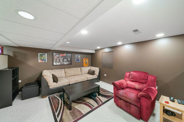 1170 Green Knolls Drive, Buffalo Grove, IL 60089
