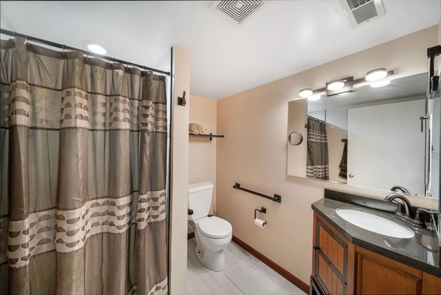 1170 Green Knolls Drive, Buffalo Grove, IL 60089