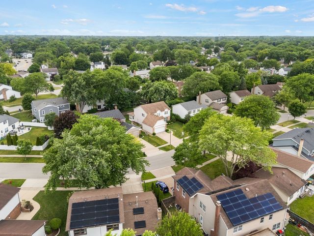 1170 Green Knolls Drive, Buffalo Grove, IL 60089