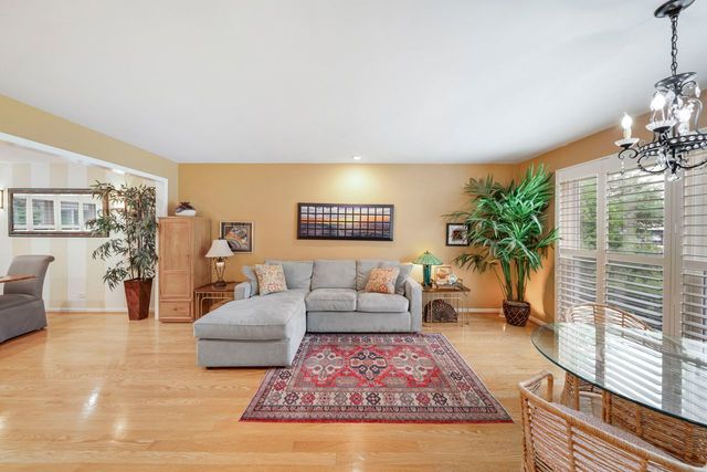 1170 Green Knolls Drive, Buffalo Grove, IL 60089