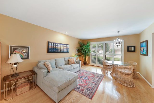 1170 Green Knolls Drive, Buffalo Grove, IL 60089