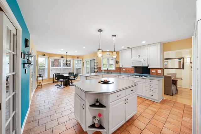 1170 Green Knolls Drive, Buffalo Grove, IL 60089