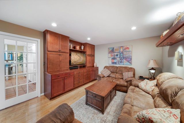 1170 Green Knolls Drive, Buffalo Grove, IL 60089