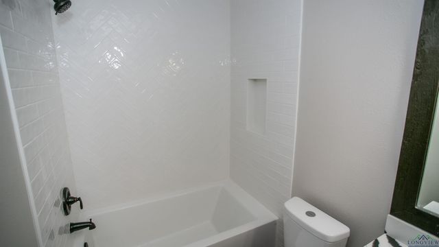 2605 Cedarcrest Dr, Marshall, TX 75672