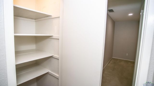 2605 Cedarcrest Dr, Marshall, TX 75672