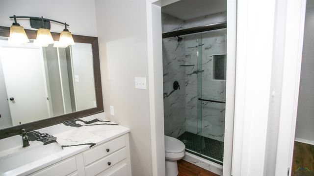 2605 Cedarcrest Dr, Marshall, TX 75672