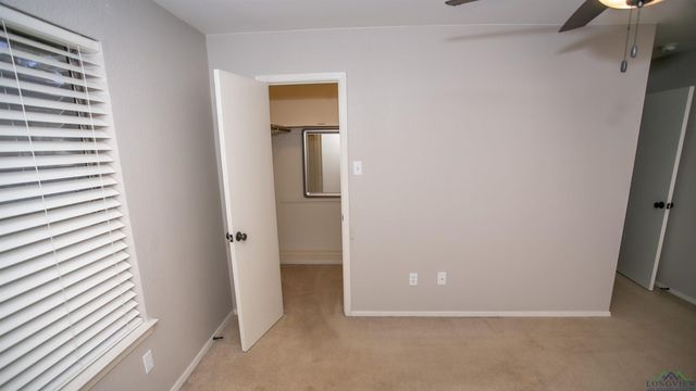 2605 Cedarcrest Dr, Marshall, TX 75672
