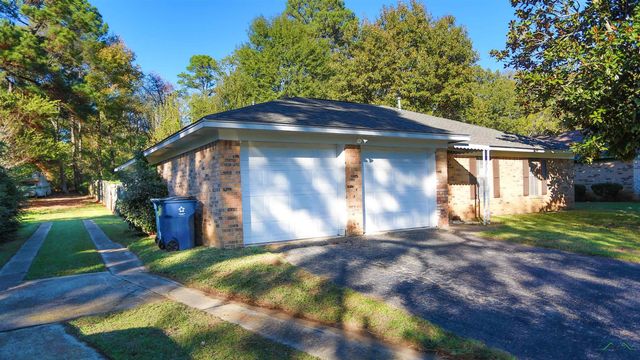 2605 Cedarcrest Dr, Marshall, TX 75672
