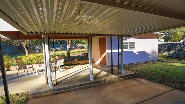 2605 Cedarcrest Dr, Marshall, TX 75672