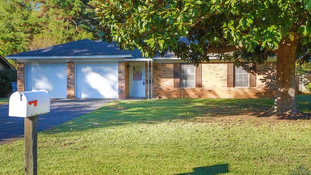 2605 Cedarcrest Dr, Marshall, TX 75672