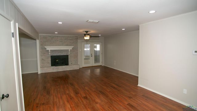 2605 Cedarcrest Dr, Marshall, TX 75672