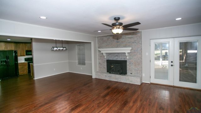 2605 Cedarcrest Dr, Marshall, TX 75672