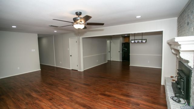 2605 Cedarcrest Dr, Marshall, TX 75672