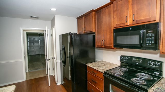 2605 Cedarcrest Dr, Marshall, TX 75672