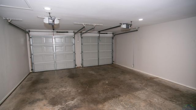 2605 Cedarcrest Dr, Marshall, TX 75672
