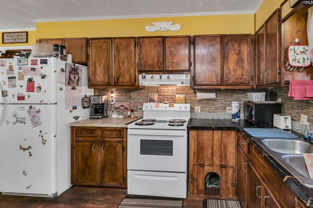 2037 Little Country Road, Batesburg, SC 29006