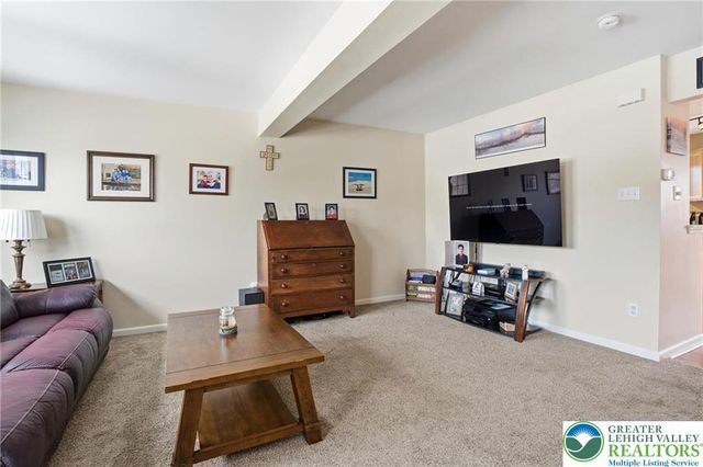 1048 Sparrow Way, Upper Macungie Twp, PA 18031