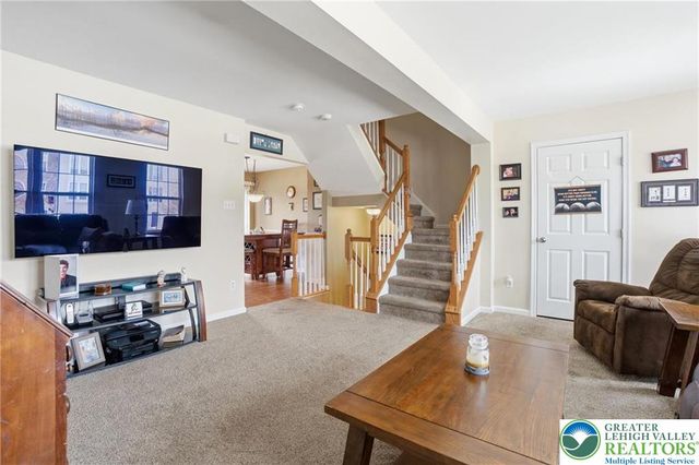 1048 Sparrow Way, Upper Macungie Twp, PA 18031