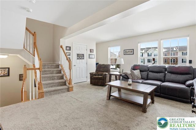 1048 Sparrow Way, Upper Macungie Twp, PA 18031