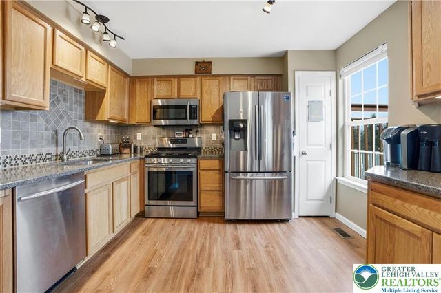 1048 Sparrow Way, Upper Macungie Twp, PA 18031