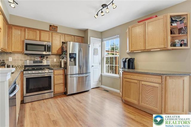 1048 Sparrow Way, Upper Macungie Twp, PA 18031