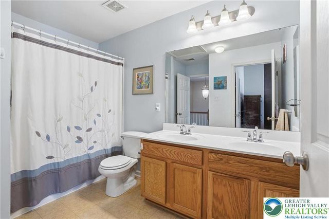 1048 Sparrow Way, Upper Macungie Twp, PA 18031