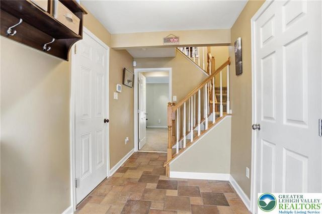 1048 Sparrow Way, Upper Macungie Twp, PA 18031