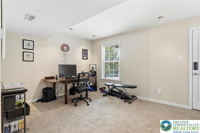 1048 Sparrow Way, Upper Macungie Twp, PA 18031