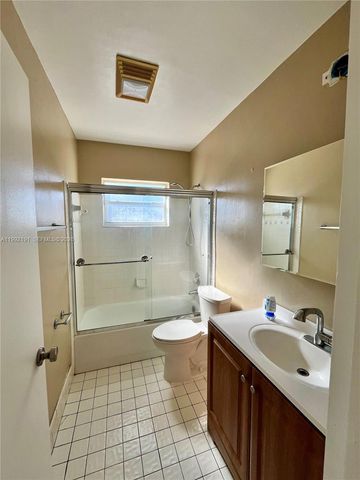 2031 NW 32nd Street, Oakland Park, FL 33309