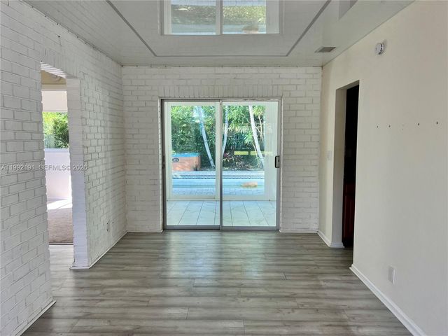 2031 NW 32nd Street, Oakland Park, FL 33309