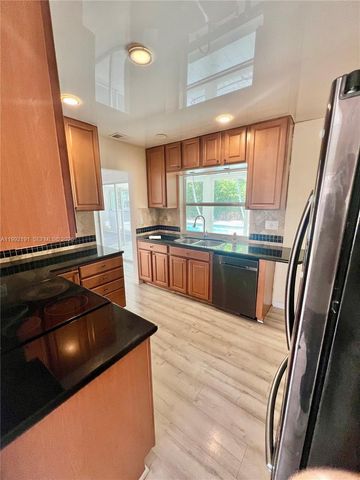 2031 NW 32nd Street, Oakland Park, FL 33309
