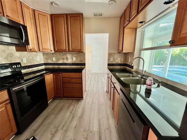 2031 NW 32nd Street, Oakland Park, FL 33309