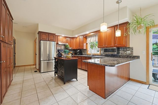 10 Amanda Street, Middleboro, MA 02346