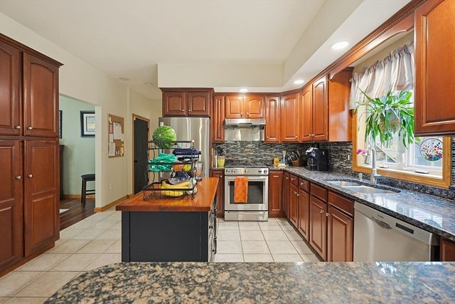 10 Amanda Street, Middleboro, MA 02346