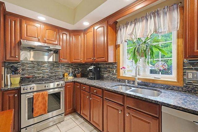 10 Amanda Street, Middleboro, MA 02346