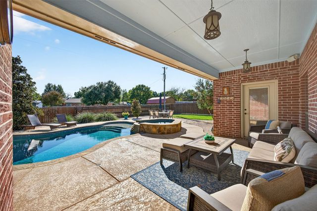 122 2nd Street, Lindsay, TX 76250